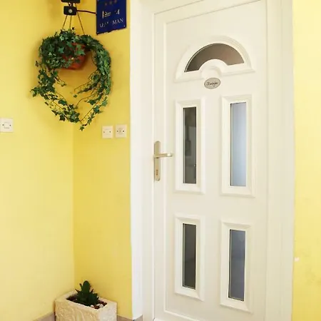 Apartment Apartman By The See In The Center Of